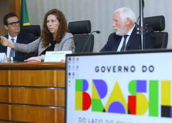 Coletiva do governo federal sobre obrigatoriedade da Nova Carteira de Identidade para programas sociais.