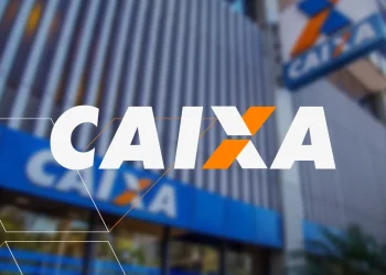Fachada de agência bancária CAIXA Econômica Federal com logo em destaque e prédio moderno ao fundo