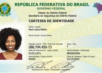 Carteira de identidade do Distrito Federal com foto de mulher, nome, CPF, data de nascimento e assinatura.