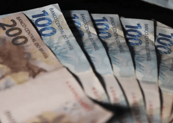 Beneficiários do INSS com cartão final 1 e 6 recebem até R$ 8.157,41 em janeiro.