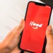 Tela inicial do aplicativo iFood em smartphone, com o logo e o tema vermelho, destacando informações sobre o bônus de R$ 3.000.