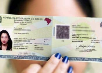 Documento de identidade oficial brasileiro emitido pelo Detran RJ com foto da pessoa e detalhes pessoais.
