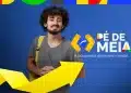 Jovem beneficiário do Pé-de-Meia com mochila escolar representando estudantes nascidos em março e abril que recebem no dia 23.