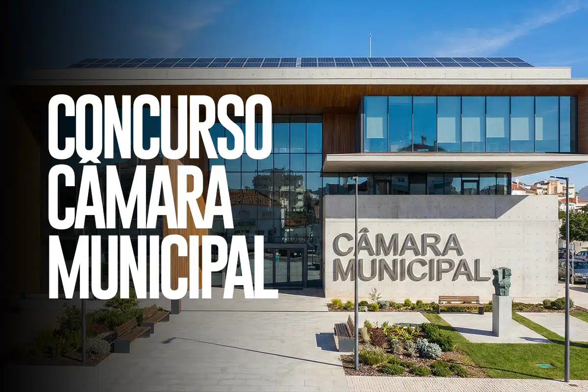 Prédio da Câmara Municipal com a inscrição 'CONCURSO CÂMARA MUNICIPAL' em destaque, para o concurso de São Miguel Arcanjo, SP.