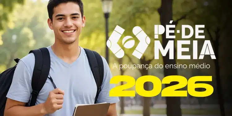 Jovem estudante sorridente com mochila e caderno em área arborizada ao lado do logotipo Pé-de-Meia 2026