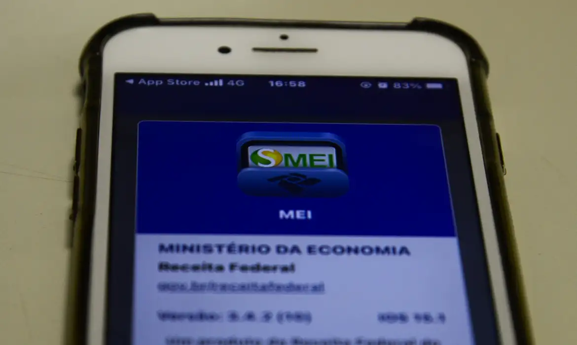 Tela do aplicativo do Simples Nacional, com o logo do MEI, mostrando informações relacionadas ao pagamento e contribuição do microempreendedor.