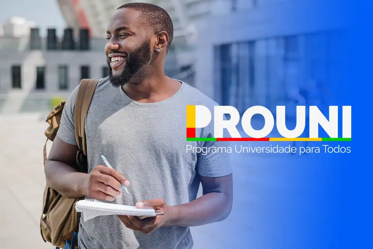Estudante consulta informações sobre os cursos com mais bolsas disponíveis no Prouni 2026.2.