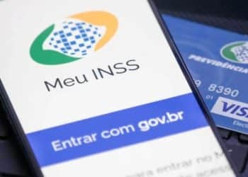 Imagem do aplicativo Meu INSS com cartão magnético do INSS, mostrando a forma de pagamento do benefício.