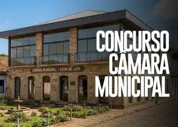 Fachada moderna da Câmara Municipal com jardim e letreiro de concurso público
