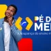 Jovem segurando cartão do Pé-de-Meia com expressão de dúvida sobre regras de reprovação do programa.