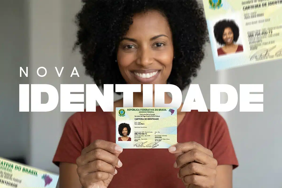 Mulher sorrindo enquanto segura a nova Carteira de Identidade brasileira, representando quem deve pagar a taxa de R$ 115,80 para emitir o documento em 2026.
