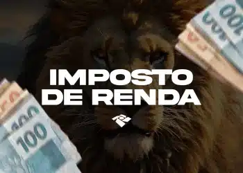 Rosto de um leão em close, símbolo da Receita Federal, com a frase "IMPOSTO DE RENDA" centralizada em letras brancas. Nas extremidades da imagem, notas de R$ 100 reais aparecem em movimento, como se estivessem voando.