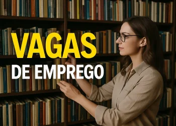 Mulher de óculos pegando um livro em biblioteca, ao lado do texto 'Vagas de Emprego'.