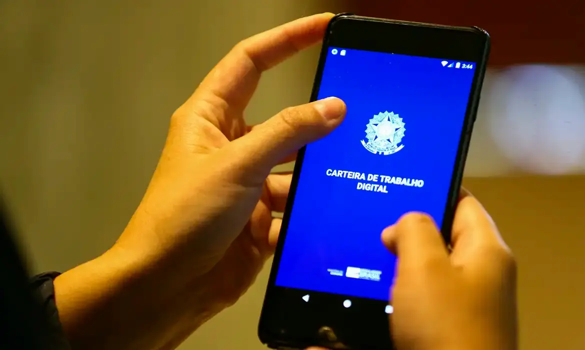 Aplicativo Carteira de Trabalho Digital exibindo tela inicial para consulta do PIS/Pasep pelo celular.