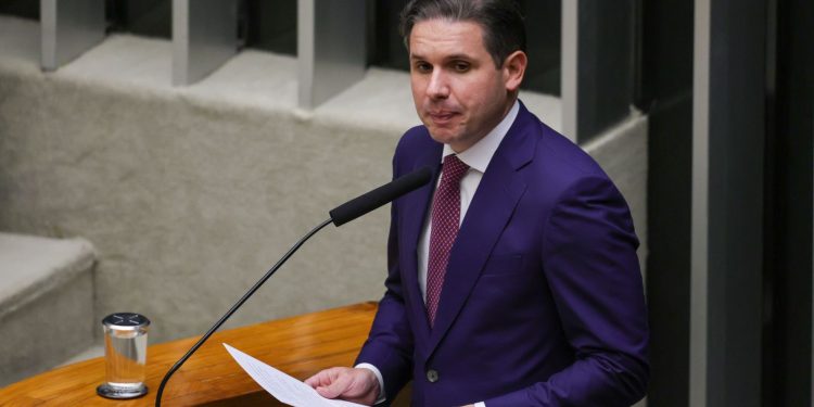 Presidente da Câmara, Hugo Motta, discursa sobre a agenda de votações e o debate sobre a jornada 6x1.