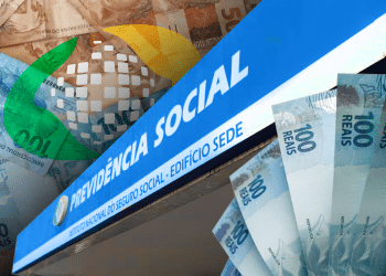 Fachada da Previdência Social com logo do INSS e cédulas de real simbolizando liberação de pagamento