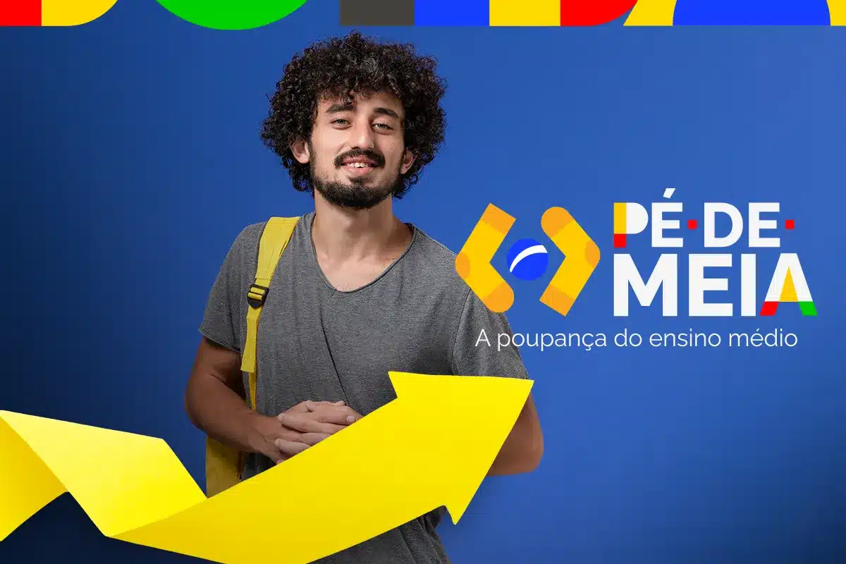 Estudante sorridente com mochila amarela ao lado da logo do Pé-de-Meia representando novos critérios