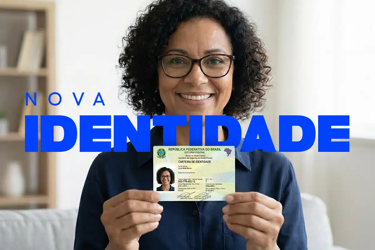 Mulher sorridente de óculos segurando a nova Carteira de Identidade Nacional com texto Nova Identidade ao fundo