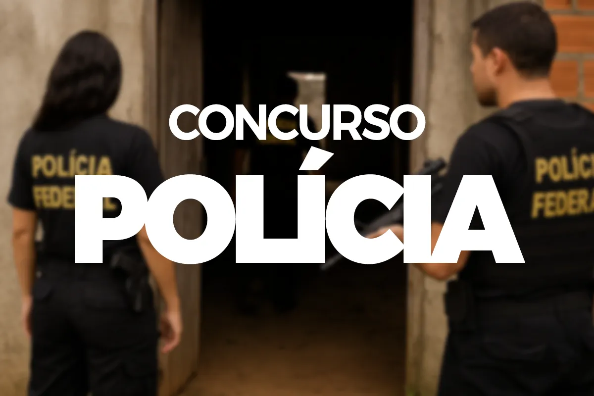 Dois policiais militares de costas com uniformes pretos e identificação em letras amarelas, em posição operacional, com o texto Concurso Polícia em destaque, ilustrando o concurso público da Polícia Militar de Alagoas 2026 com 1.060 vagas e salários de até R$ 11.563,77.