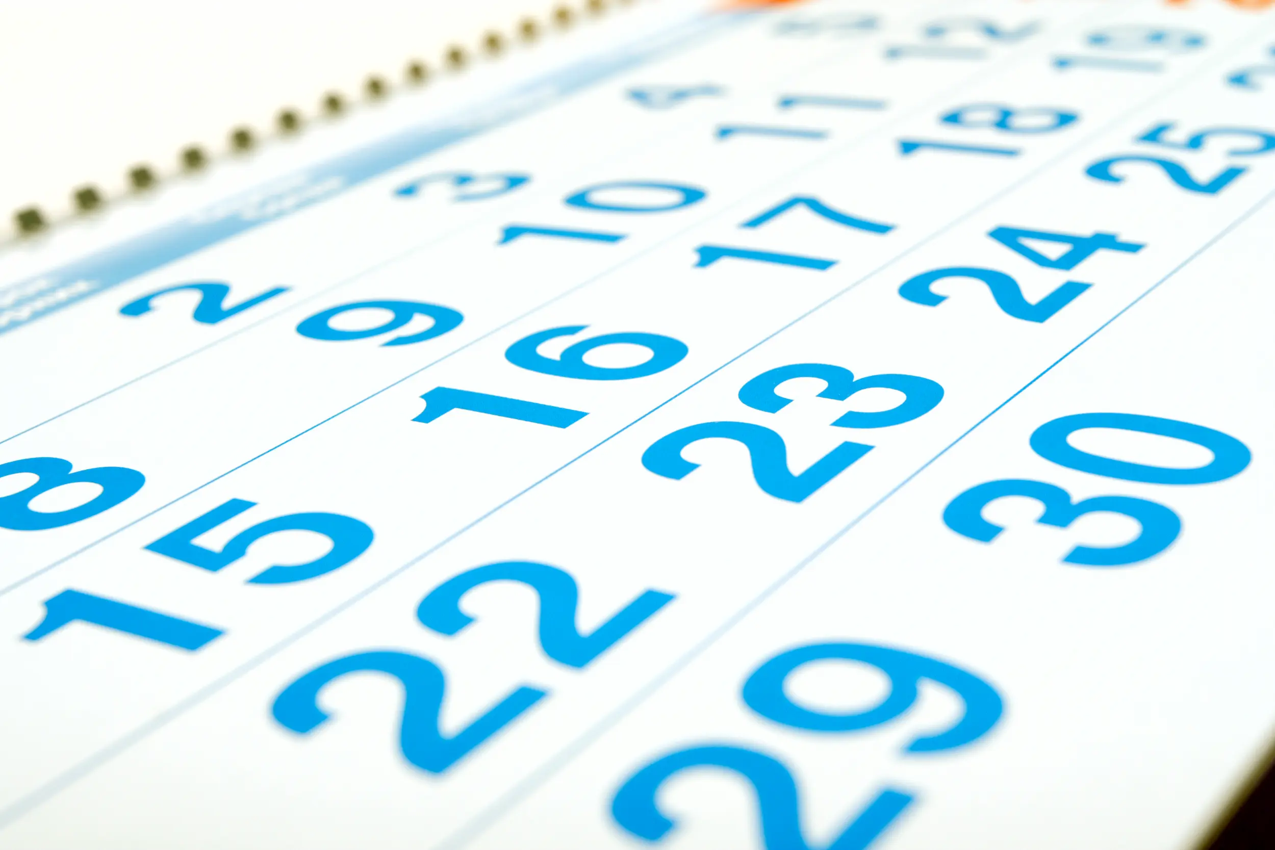 Imagem de calendário mensal destacando datas de março para ilustrar dúvida sobre feriado no dia 25.