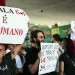 Protesto contra a escala 6x1 no Brasil com manifestantes segurando cartazes que criticam a jornada de trabalho considerada desumana.