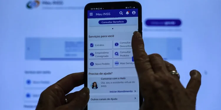 Aplicativo Meu INSS exibindo opções de consulta de benefícios e serviços para segurados que desejam verificar descontos indevidos.