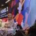 Mulheres em painel de debate sobre desigualdade no mercado de trabalho, mostrando que a rivalidade feminina pode ser substituída pelo diálogo e pela sororidade