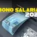 Notas de 100 reais sendo retiradas de um caixa eletrônico, com destaque para a mensagem sobre o Abono Salarial 2026.