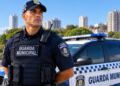 Guarda Municipal em serviço representa concurso da Guarda Municipal de Limeira com 25 vagas abertas.