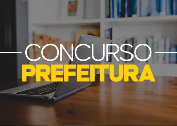 Notebook aberto simbolizando o Edital nº 001/2026 do Concurso da Prefeitura de Bastos, com 58 cargos e salários de até R$ 15,7 mil