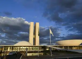 Imagem do Congresso Nacional, cenário onde será discutido o projeto de lei sobre o fim da jornada de trabalho 6x1.