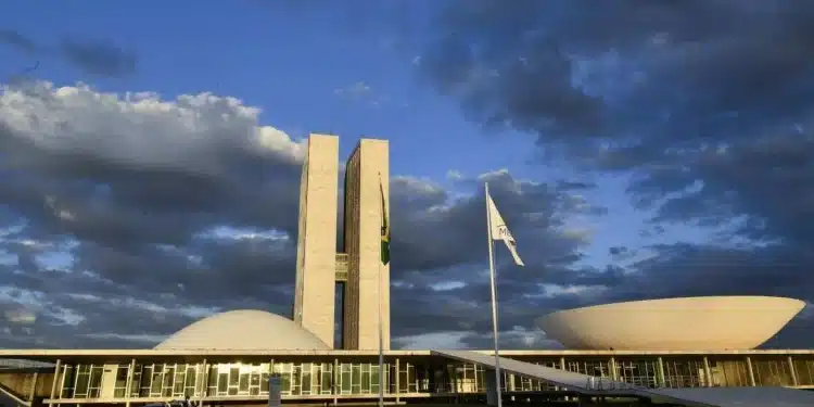 Imagem do Congresso Nacional, cenário onde será discutido o projeto de lei sobre o fim da jornada de trabalho 6x1.