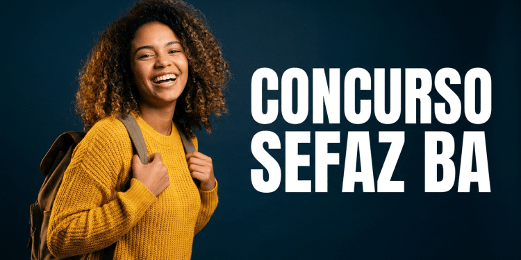 Jovem negra com cabelos cacheados e suéter amarelo carrega mochila ao lado do texto Concurso SEFAZ BA.