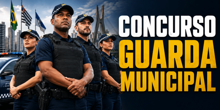 Quatro guardas civis metropolitanos de São Paulo em uniforme azul-marinho com coletes táticos e boné xadrez.