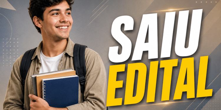 Jovem sorridente com mochila e livros ao lado do texto "Saiu Edital" em fundo cinza e azul