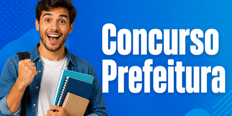 Jovem sorridente segura cadernos diante de fundo azul com texto "Concurso Prefeitura".