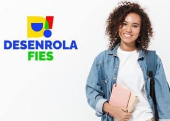 Estudante segurando livros ao lado do logotipo do Desenrola Fies