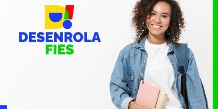 Estudante segurando livros ao lado do logotipo do Desenrola Fies