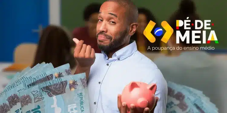 Homem segurando um cofrinho rosa, com cédulas de R$ 100 ao fundo e o logo do programa Pé-de-Meia 2026, representando o incentivo de conclusão em 2026.