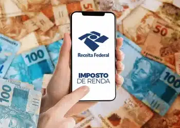Tela de celular com a logomarca da Receita Federal e o aviso de Imposto de Renda 2026, em referência ao prazo de envio da declaração até domingo, 10 de maio, para entrar no primeiro lote da restituição.