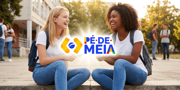 Duas meninas sorrindo e logo do Pé-de-Meia em destaque.