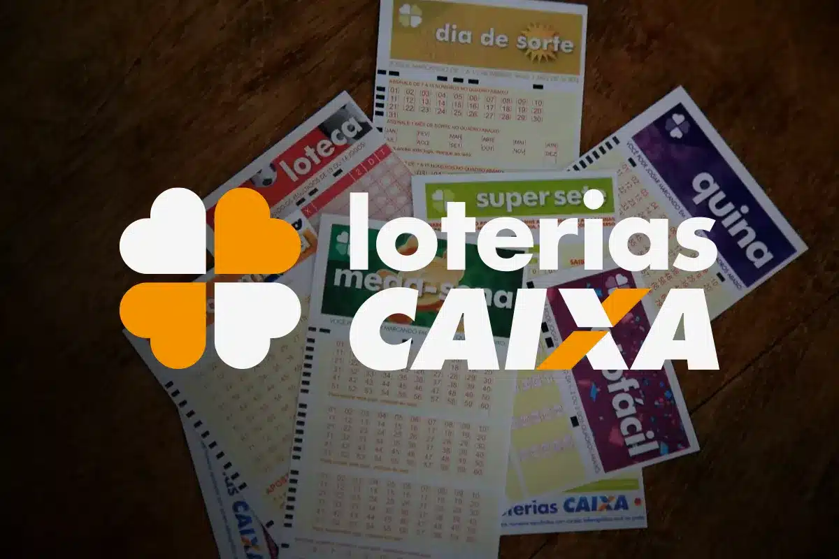 Volantes das Loterias Caixa sobre mesa.