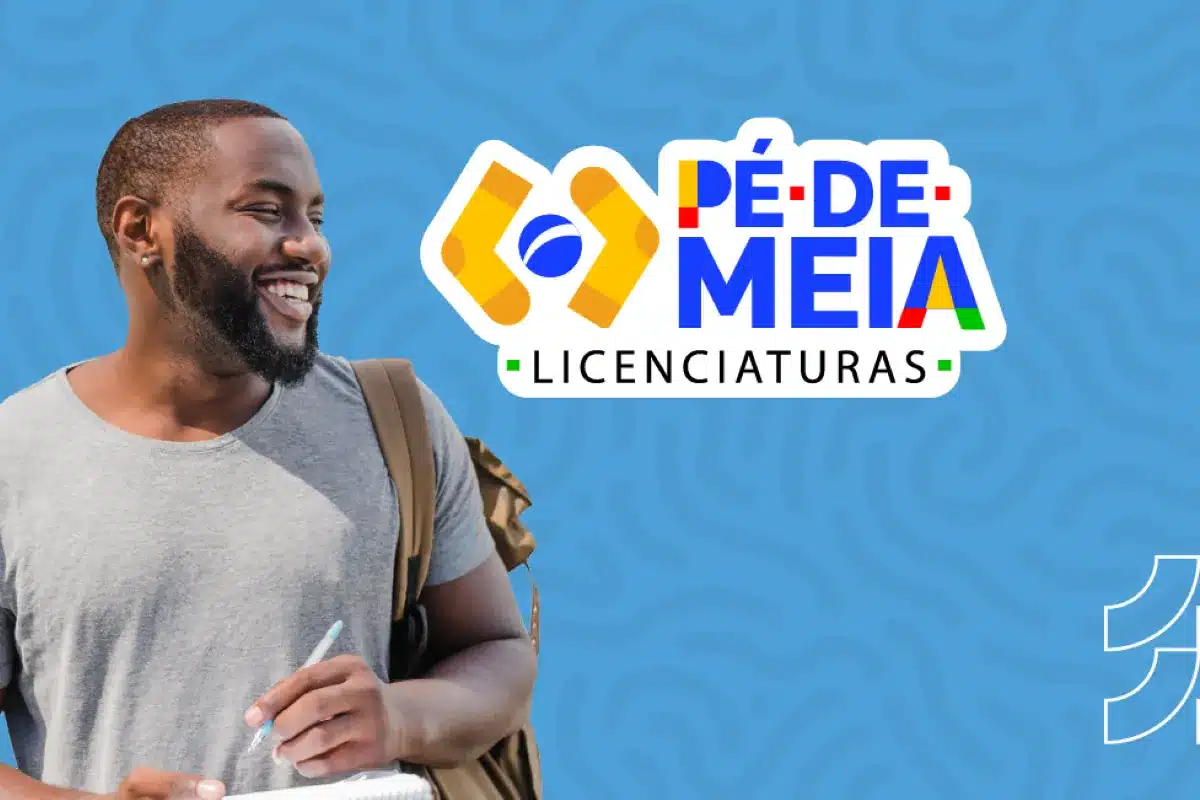 Estudante sorridente segurando caderno e caneta, com o logo do Pé-de-Meia Licenciaturas ao lado, representando as regras para receber o repasse de R$ 1.050