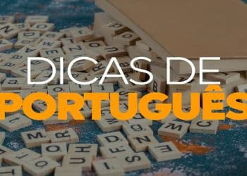 Peças de letras de madeira espalhadas ao lado de um livro com a expressão "Dicas de Português", ilustrando matéria sobre quando usar G ou J e a forma correta de escrever jiló.