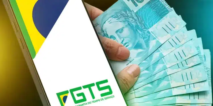 Imagem ilustrativa do saque calamidade do FGTS com celular e cédulas de dinheiro.