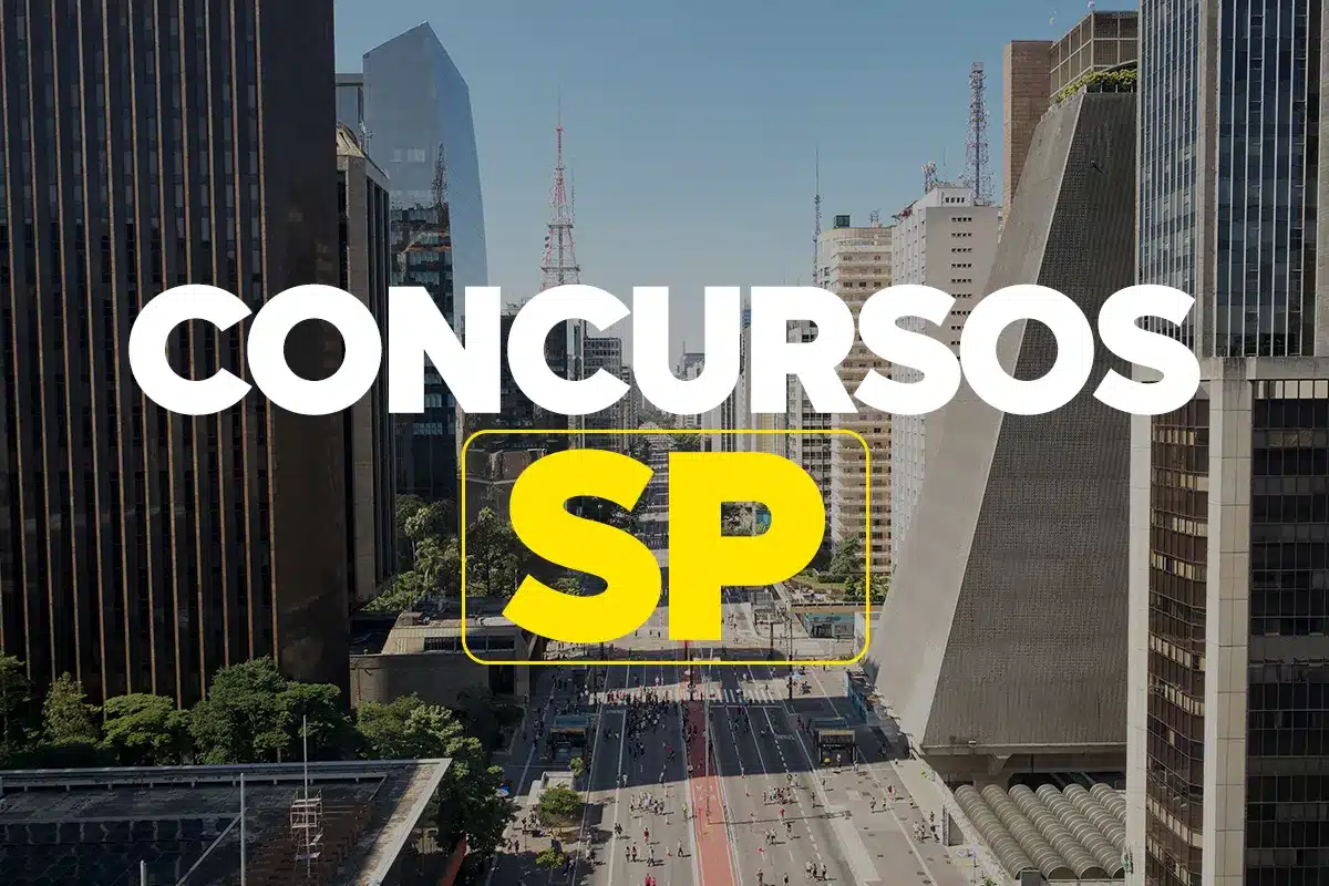 Arte com a palavra Concursos e a sigla SP sobre uma vista da Avenida Paulista, em São Paulo