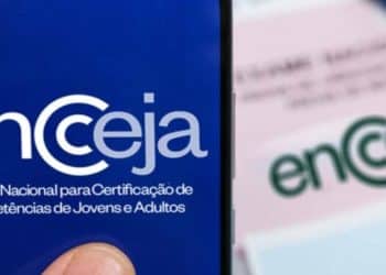 Tela de celular com a logomarca do Encceja e o nome completo do Exame Nacional para Certificação de Competências de Jovens e Adultos