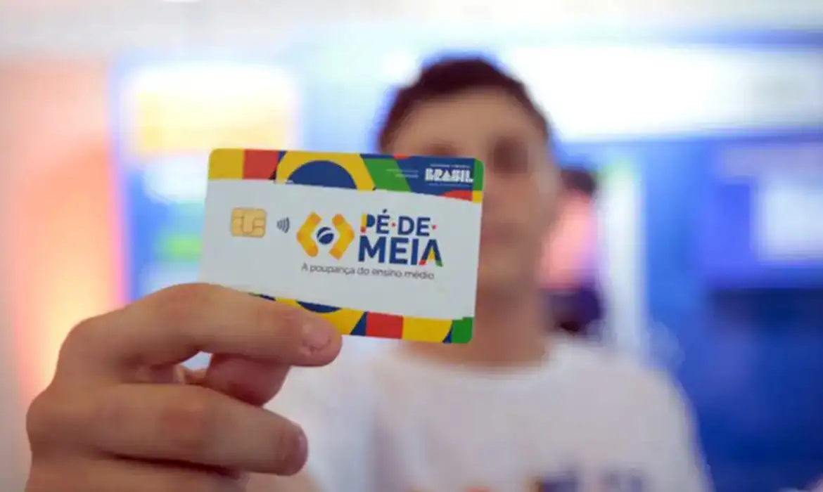 Cartão do Pé-de-Meia usado para receber o pagamento de R$ 1.000 do Incentivo Conclusão pelos concluintes do ensino médio.