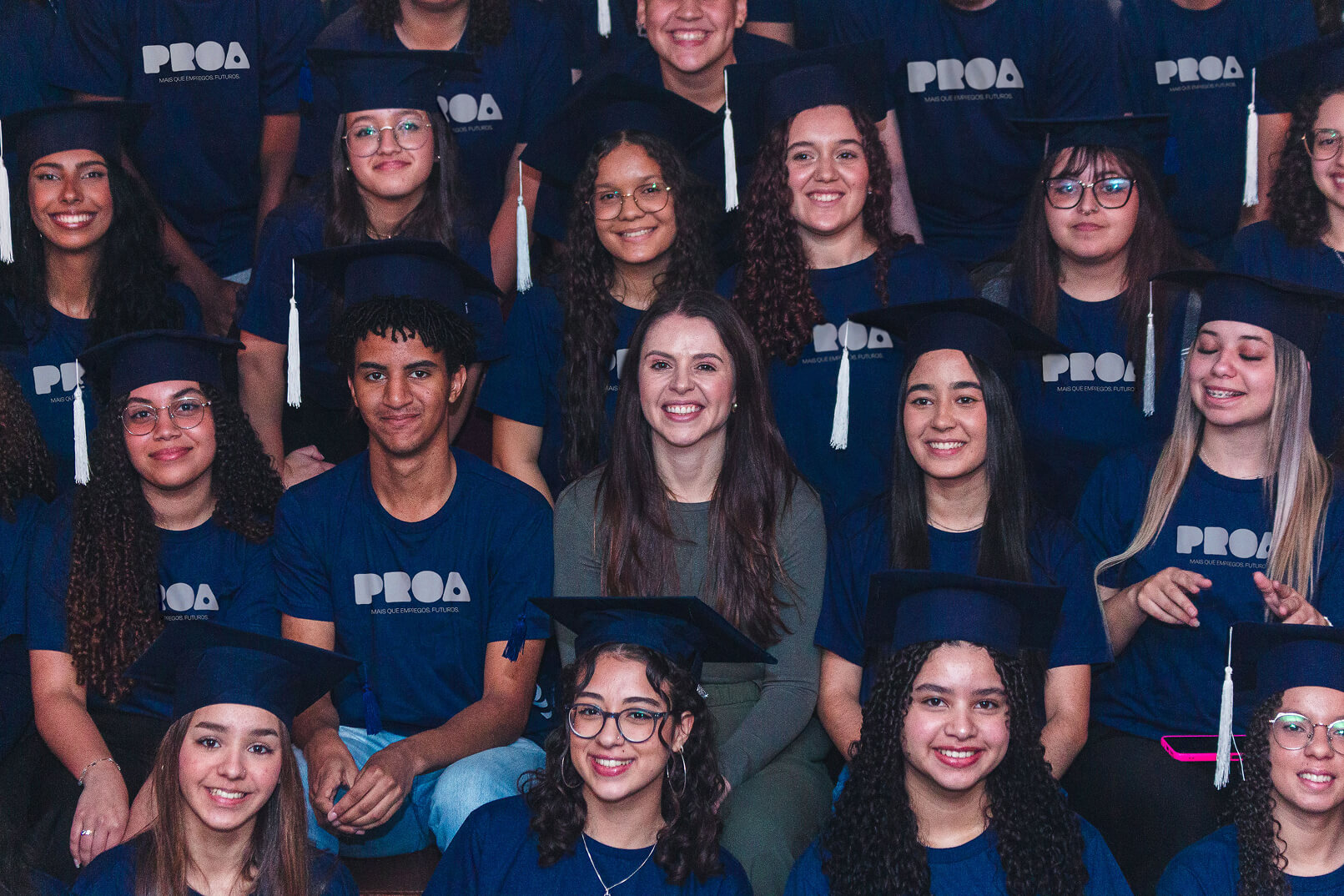 Formandos PROA celebram conclusão de curso.