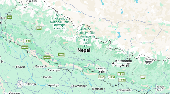 Mapa detalhado do Nepal com parques nacionais e principais cidades.